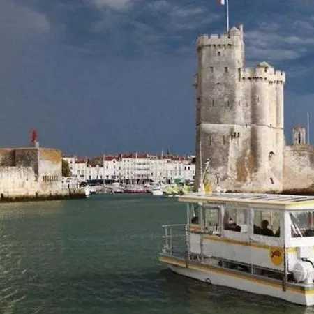 Apartment Au Coeur Du Centre De La Rochelle Au Calme Avec Stationnement Gratuit